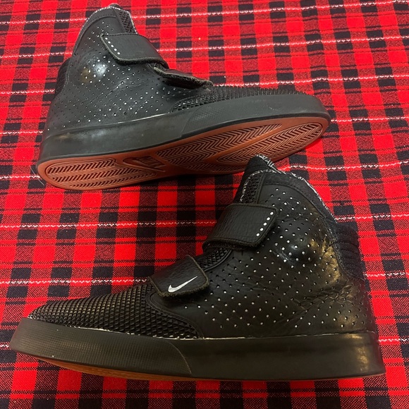 Nike Fly Steppers Black High-Top Sneakers - Picture 1 of 6